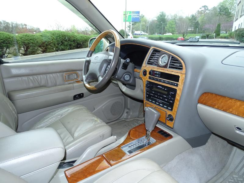 Infiniti QX4 2WD 2001