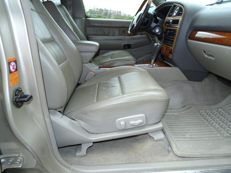 Infiniti QX4 2WD 2001