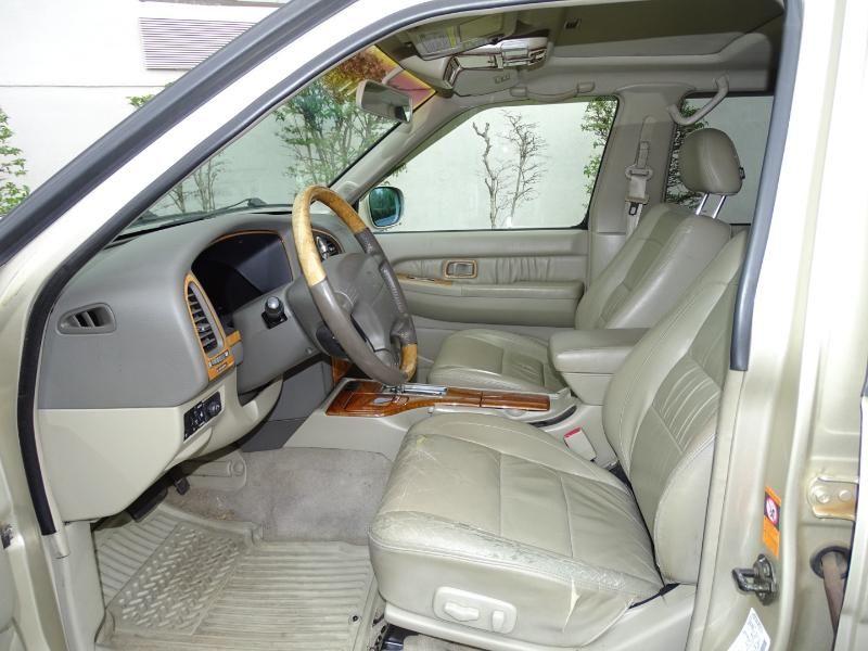 Infiniti QX4 2WD 2001