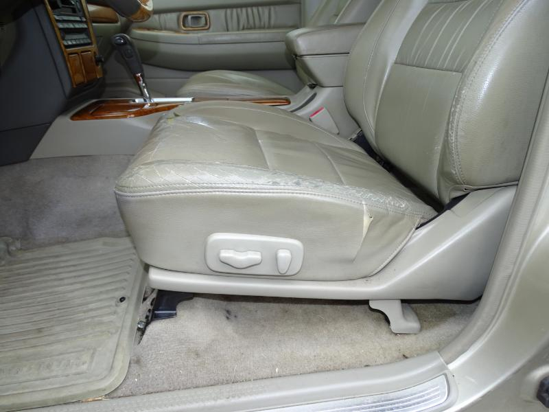 Infiniti QX4 2WD 2001