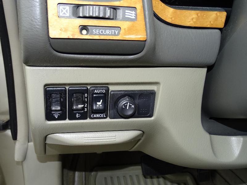 Infiniti QX4 2WD 2001