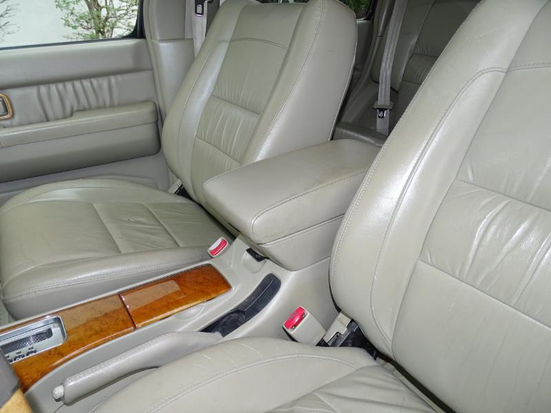 Infiniti QX4 2WD 2001