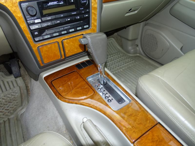 Infiniti QX4 2WD 2001