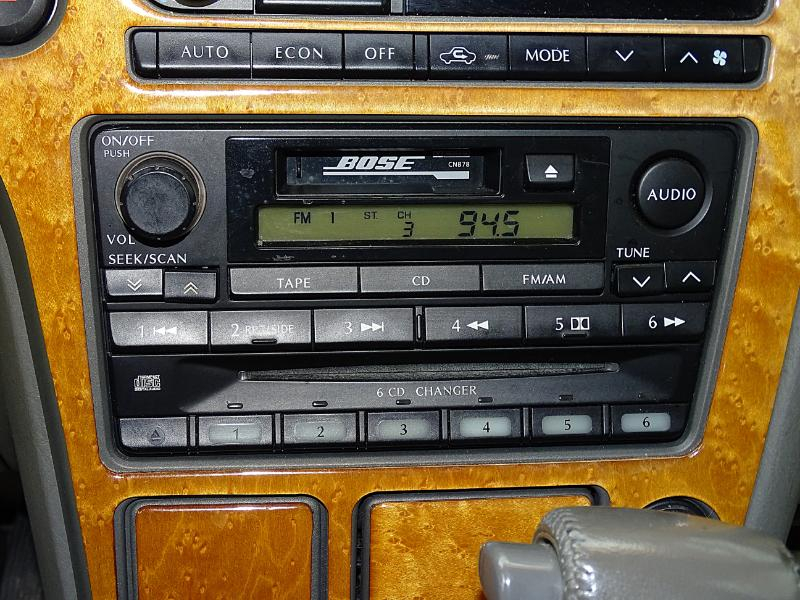 Infiniti QX4 2WD 2001