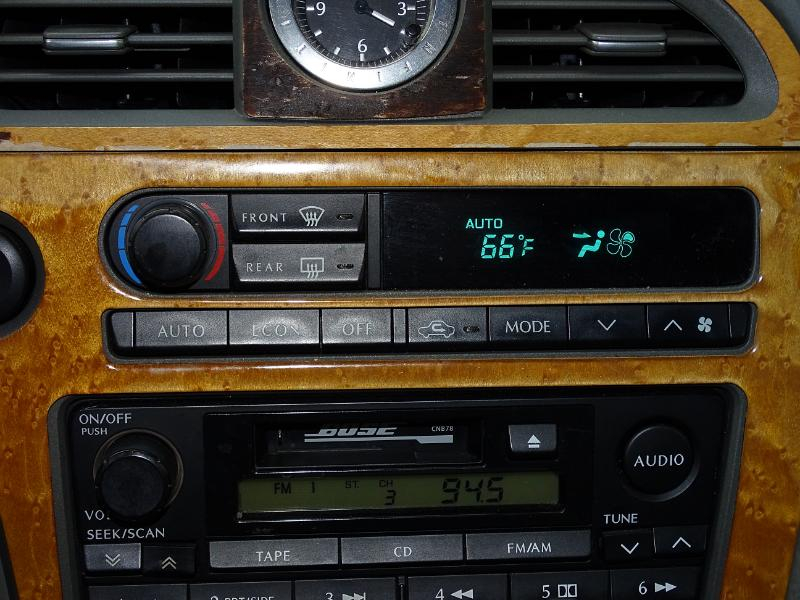 Infiniti QX4 2WD 2001