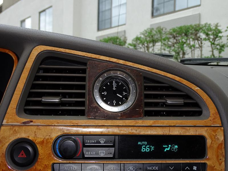 Infiniti QX4 2WD 2001