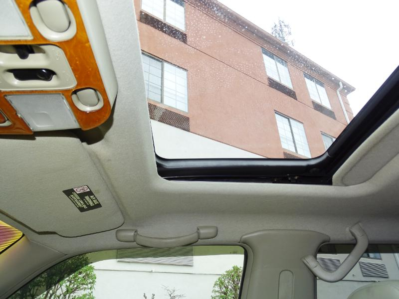 Infiniti QX4 2WD 2001