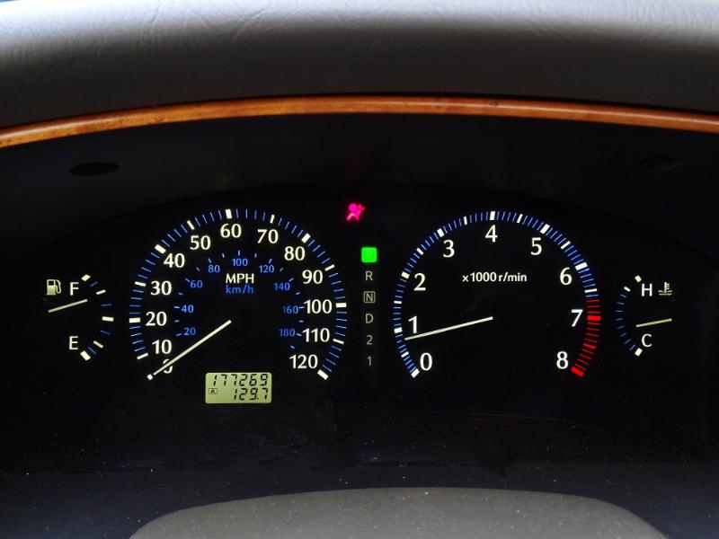 Infiniti QX4 2WD 2001