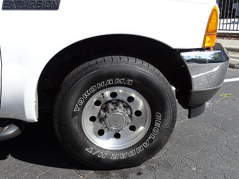 Ford Excursion XLT 2WD 2000