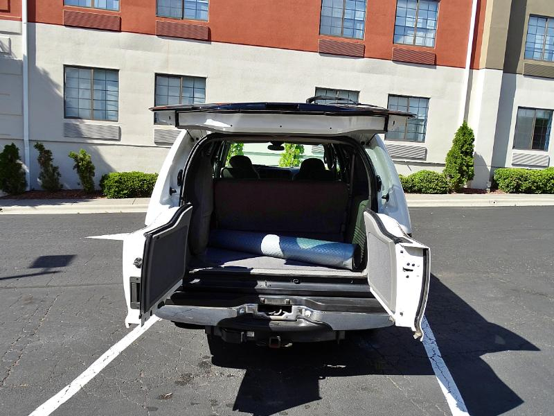 Ford Excursion XLT 2WD 2000