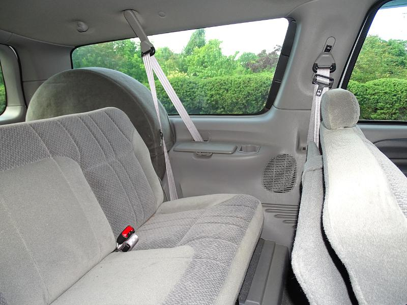 Ford Excursion XLT 2WD 2000