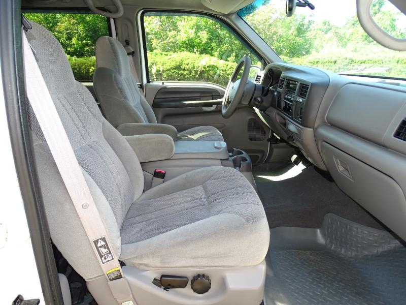 Ford Excursion XLT 2WD 2000
