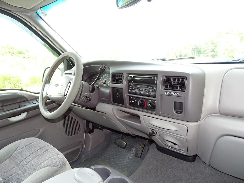 Ford Excursion XLT 2WD 2000