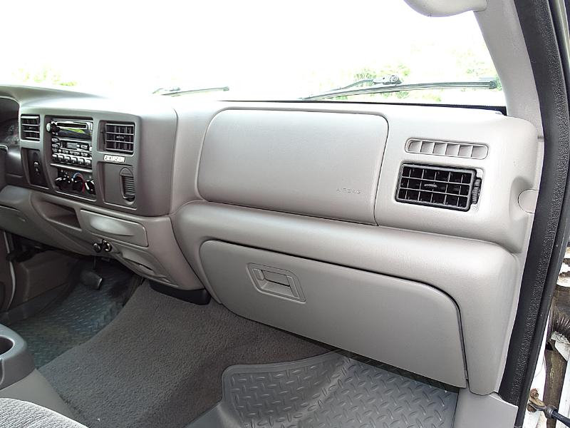 Ford Excursion XLT 2WD 2000