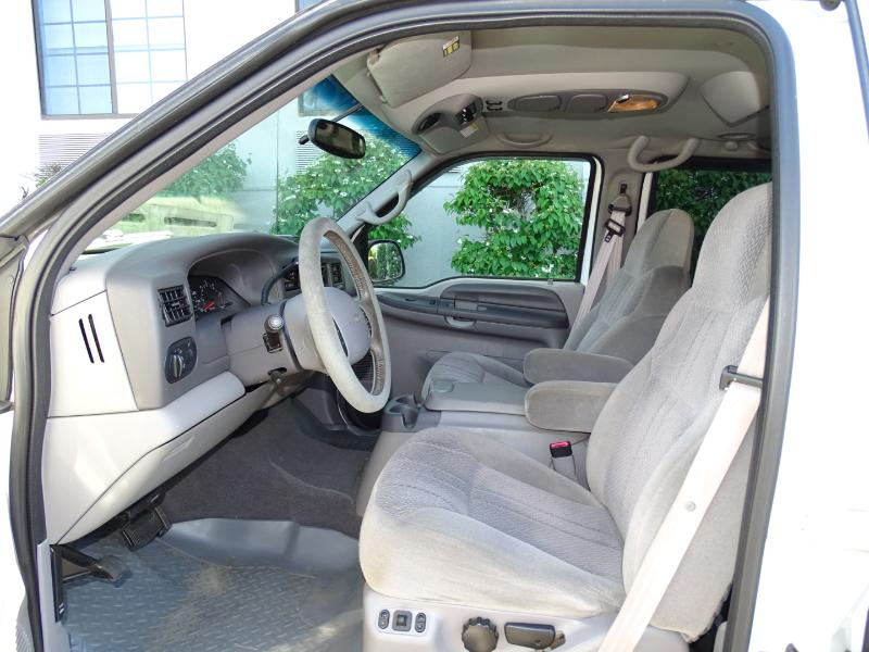Ford Excursion XLT 2WD 2000