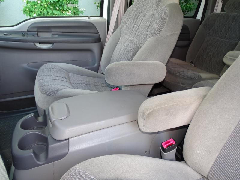 Ford Excursion XLT 2WD 2000