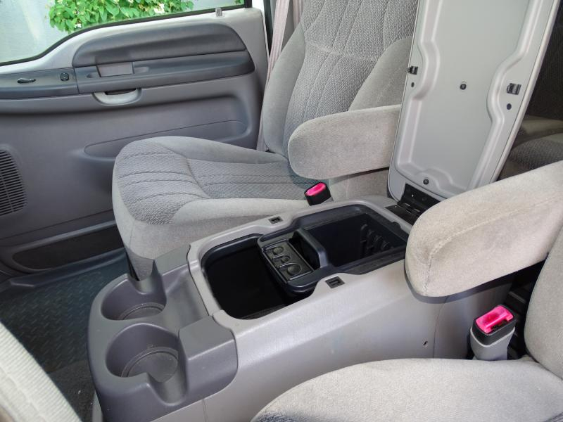 Ford Excursion XLT 2WD 2000