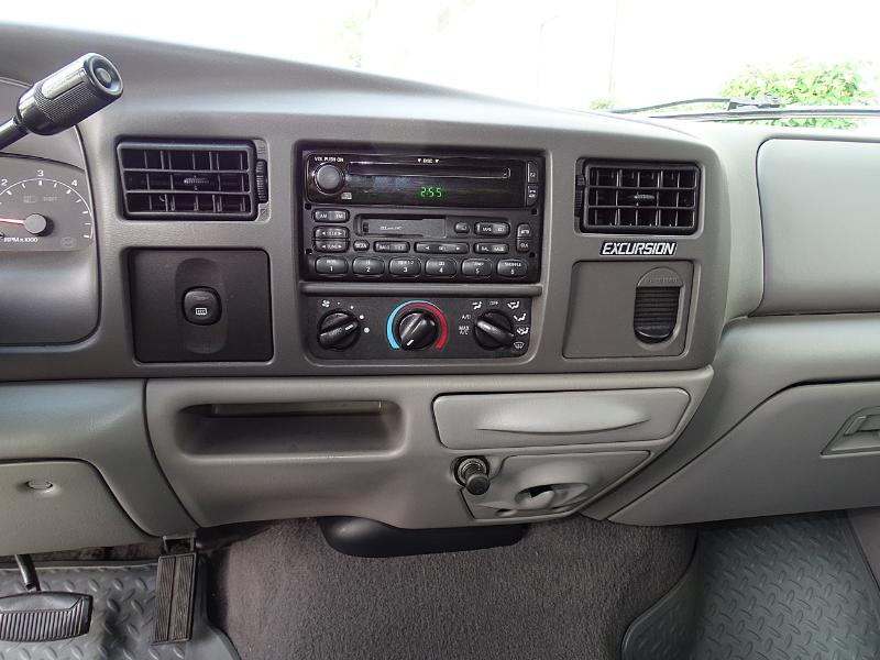 Ford Excursion XLT 2WD 2000