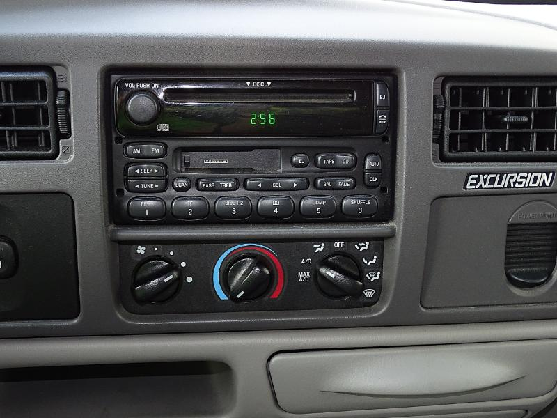 Ford Excursion XLT 2WD 2000