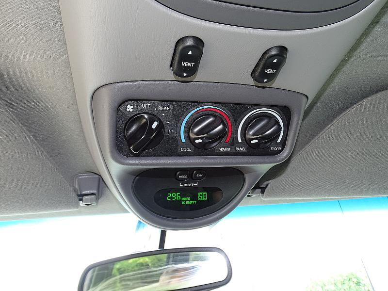 Ford Excursion XLT 2WD 2000