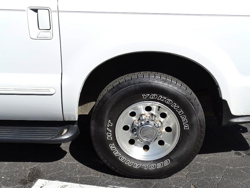 Ford Excursion XLT 2WD 2000