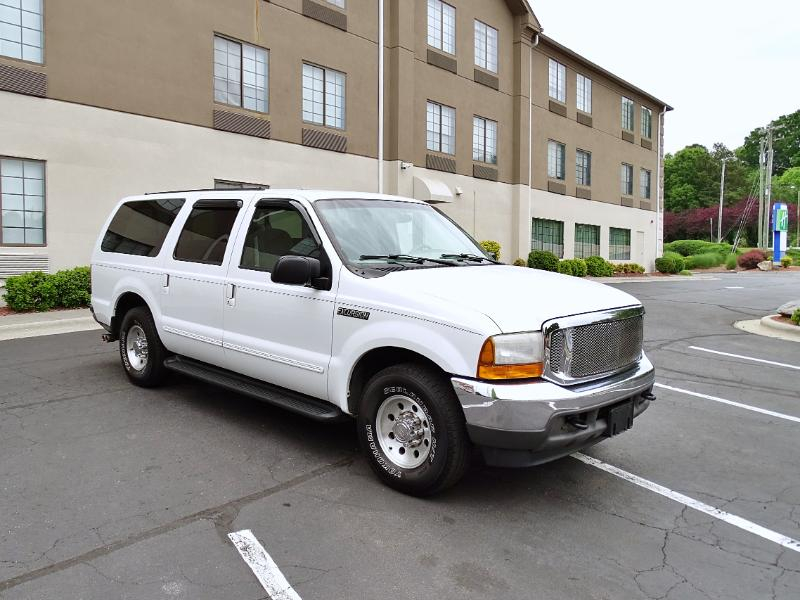 Ford Excursion XLT 2WD 2000
