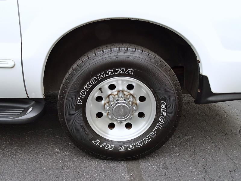 Ford Excursion XLT 2WD 2000