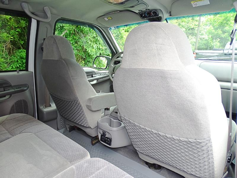 Ford Excursion XLT 2WD 2000