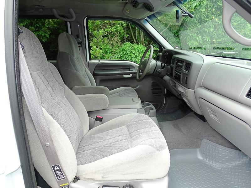 Ford Excursion XLT 2WD 2000