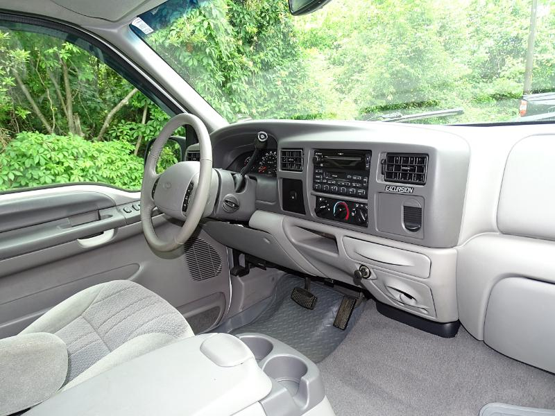 Ford Excursion XLT 2WD 2000