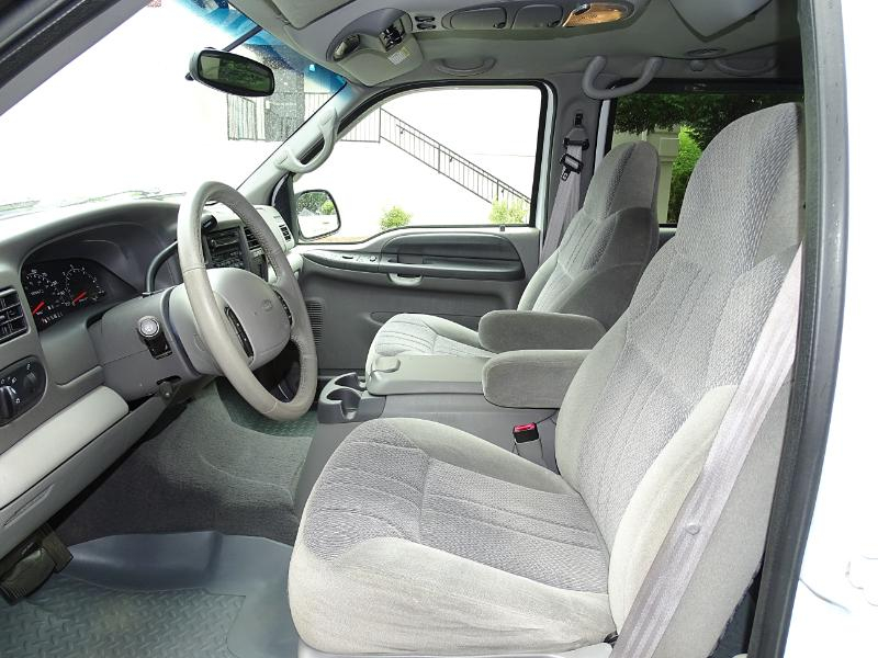 Ford Excursion XLT 2WD 2000