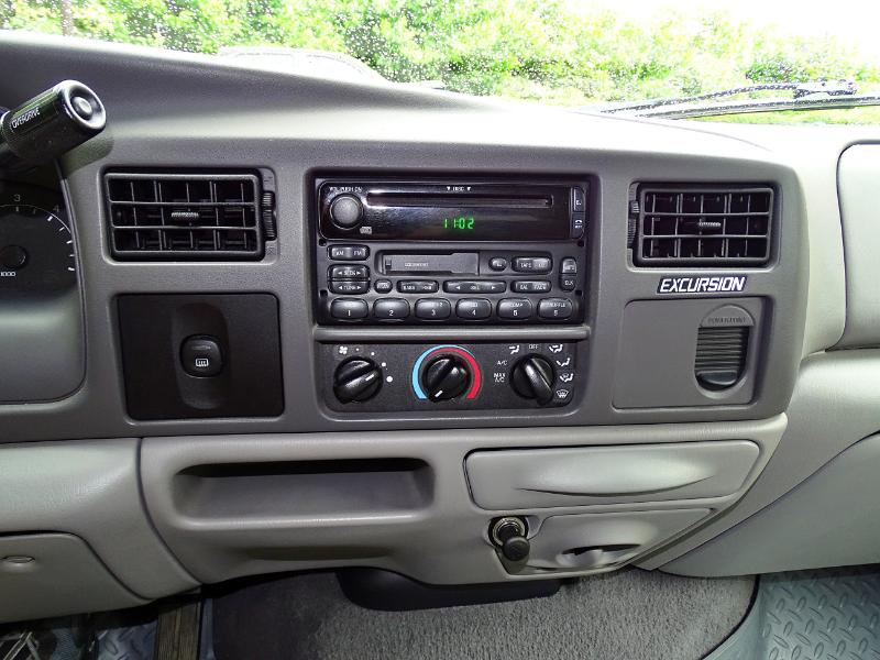 Ford Excursion XLT 2WD 2000