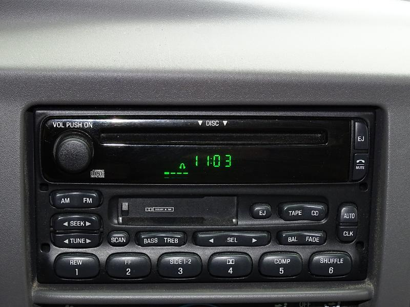 Ford Excursion XLT 2WD 2000