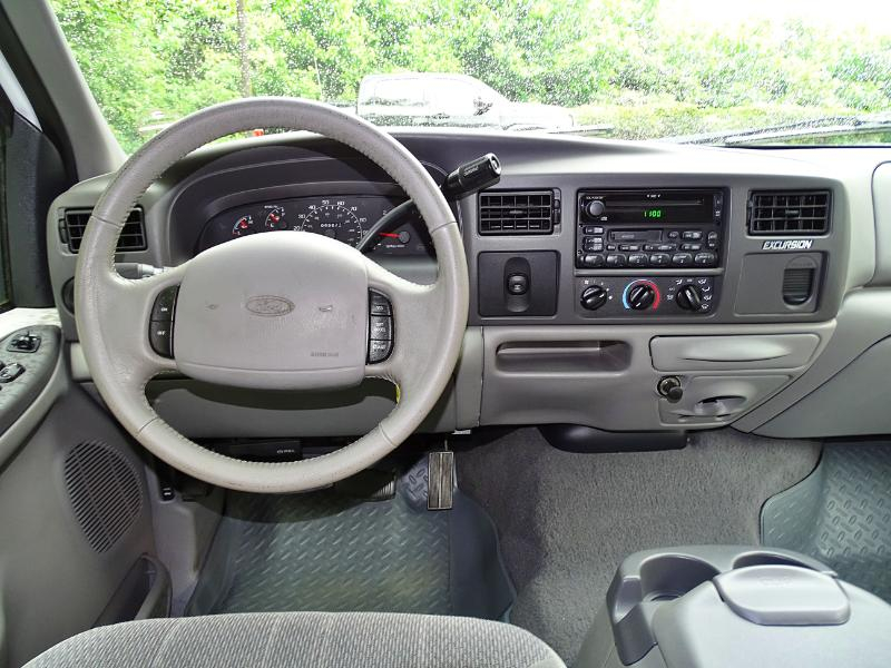 Ford Excursion XLT 2WD 2000