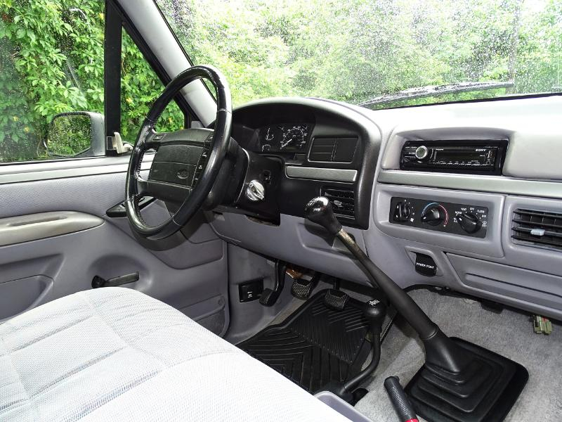 Ford F-150 XL Reg. Cab Short Bed 4WD 1994