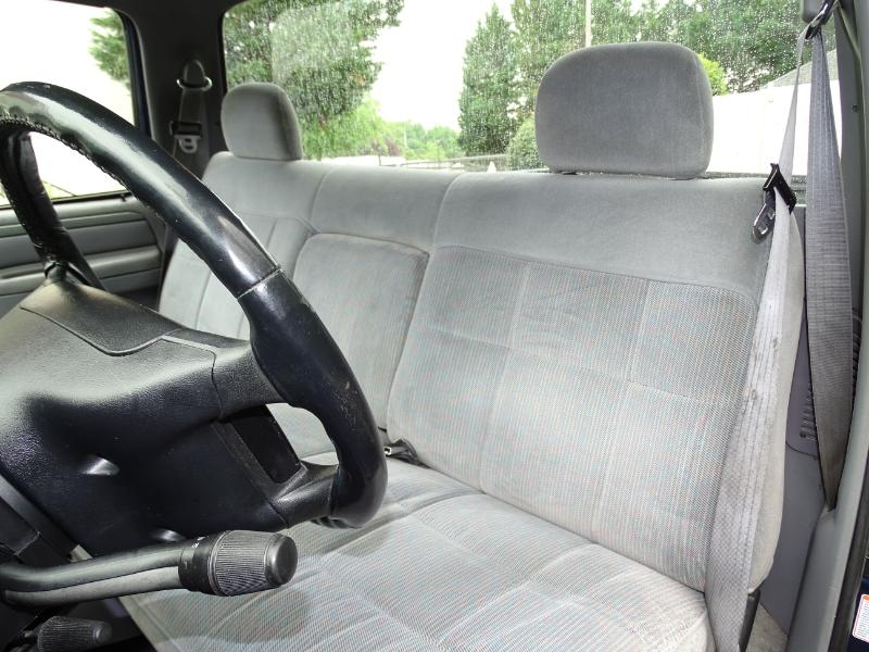 Ford F-150 XL Reg. Cab Short Bed 4WD 1994