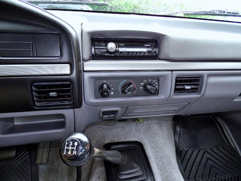 Ford F-150 XL Reg. Cab Short Bed 4WD 1994