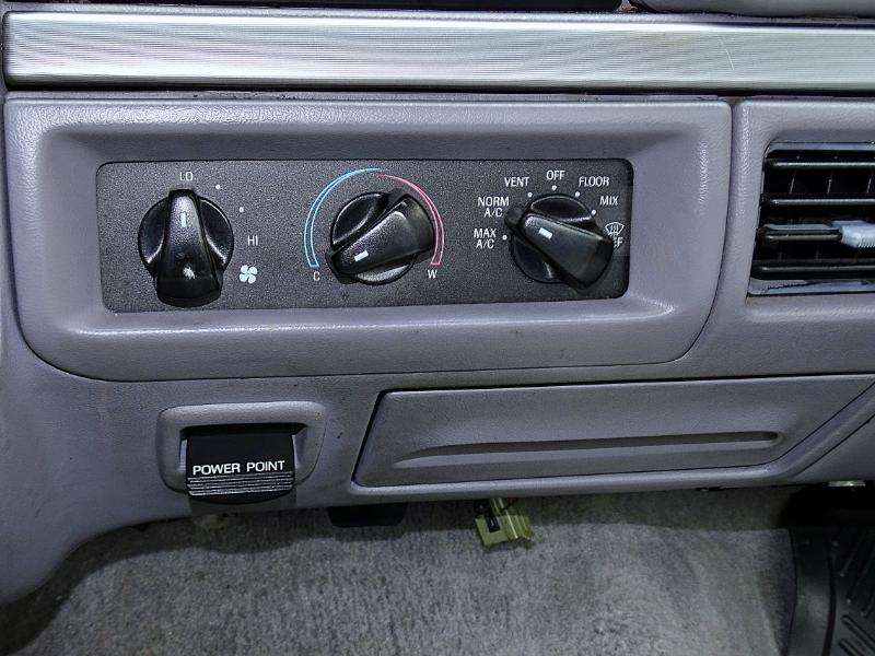 Ford F-150 XL Reg. Cab Short Bed 4WD 1994