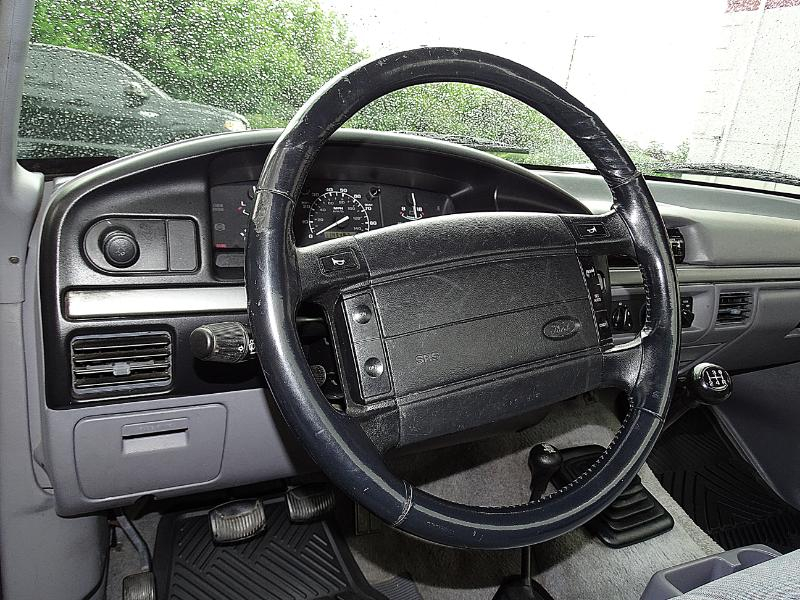 Ford F-150 XL Reg. Cab Short Bed 4WD 1994