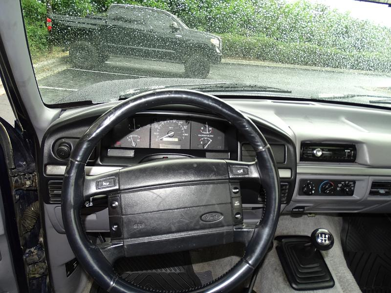 Ford F-150 XL Reg. Cab Short Bed 4WD 1994
