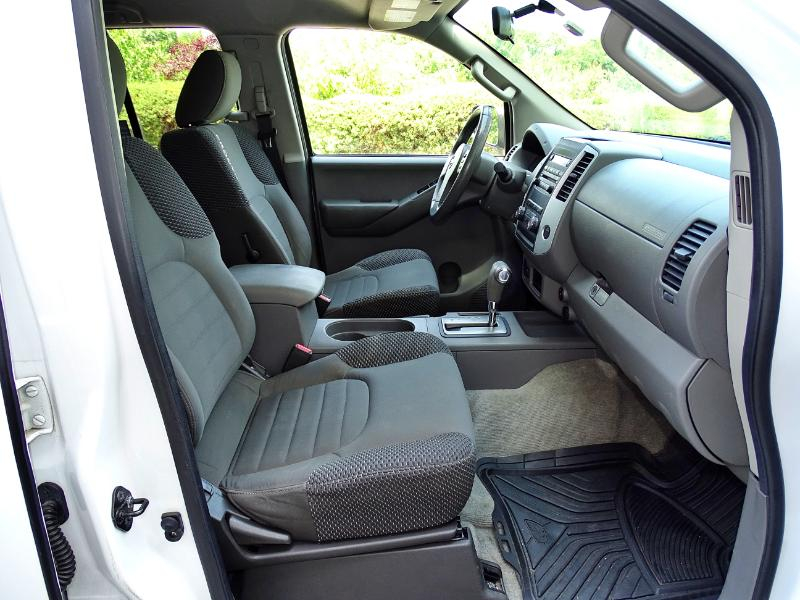 Nissan Frontier SV Crew Cab 2WD 2012