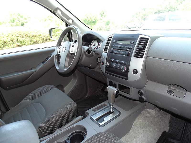 Nissan Frontier SV Crew Cab 2WD 2012