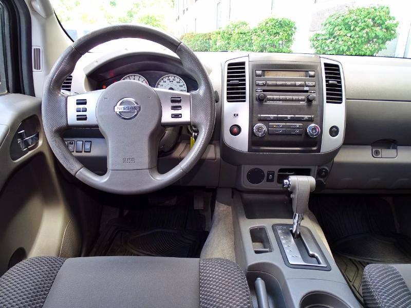 Nissan Frontier SV Crew Cab 2WD 2012