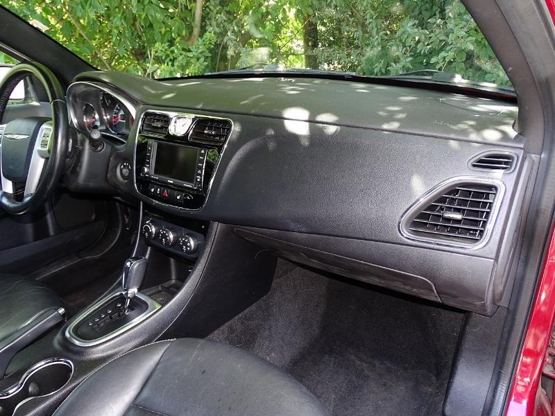 Chrysler 200 Limited 2011