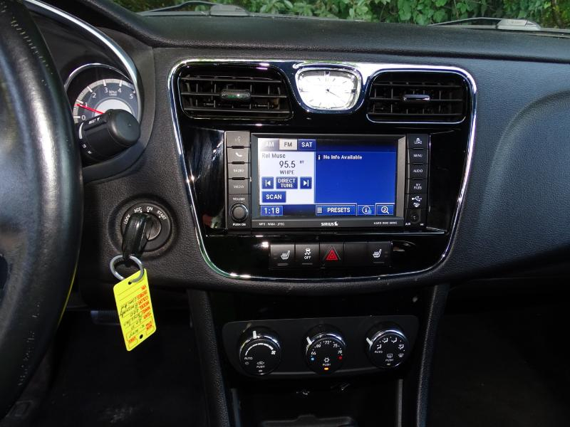 Chrysler 200 Limited 2011