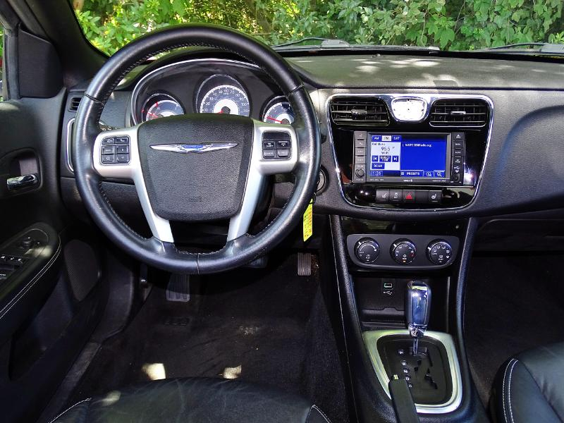 Chrysler 200 Limited 2011