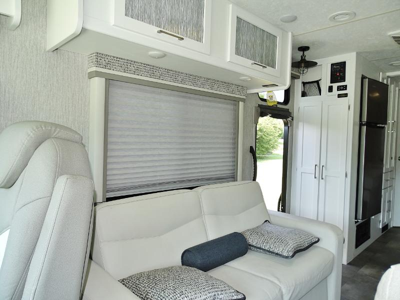 Coachmen Pursuit  2021