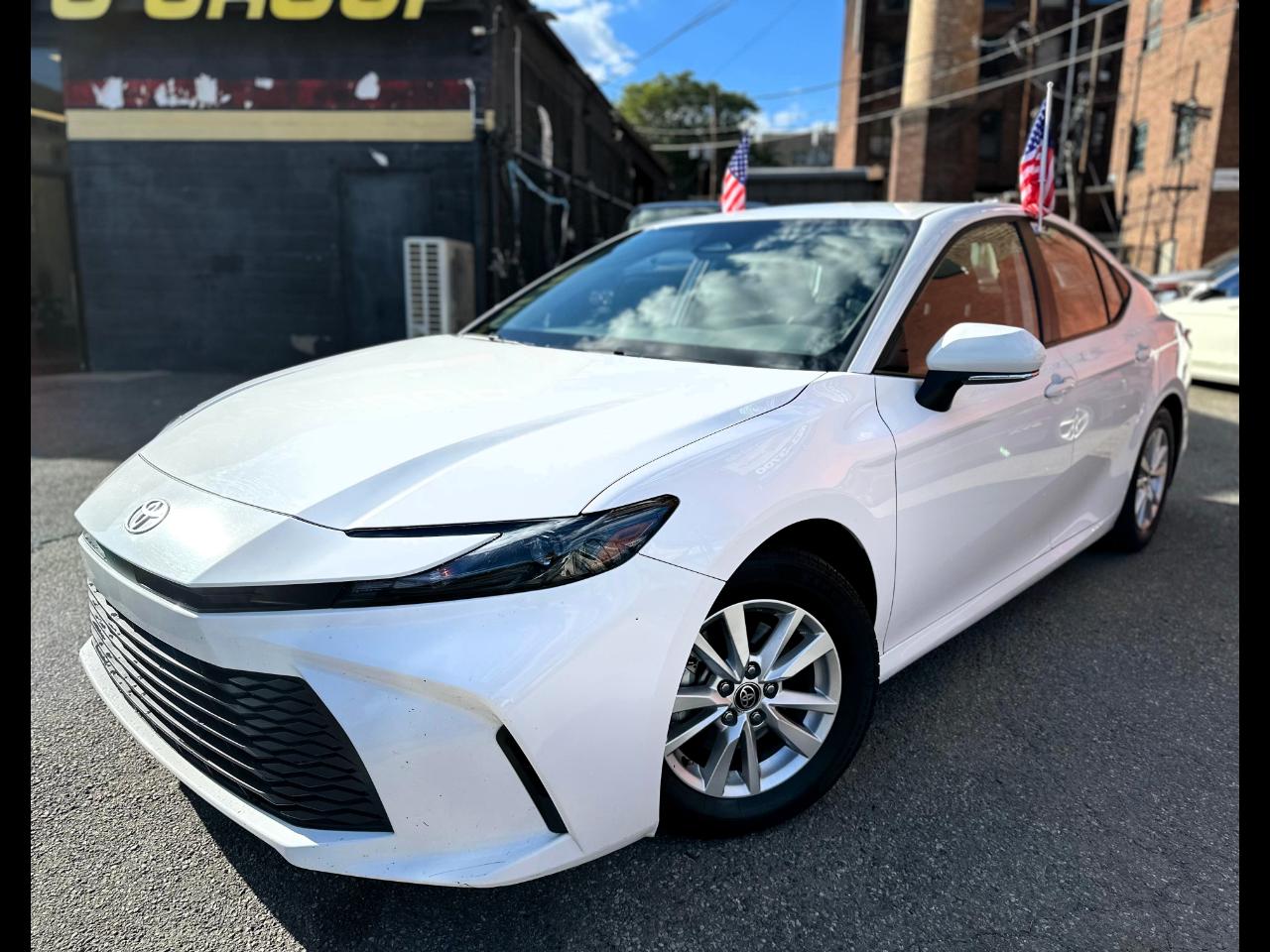 2025 Toyota Camry Hybrid XLE