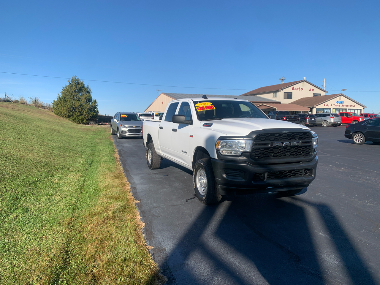 RAM 2500 Tradesman 4x4 Crew Cab 6'4" Box 2021 RAM 2500 Tradesman 4x4 Crew Cab 6'4" Box 2021