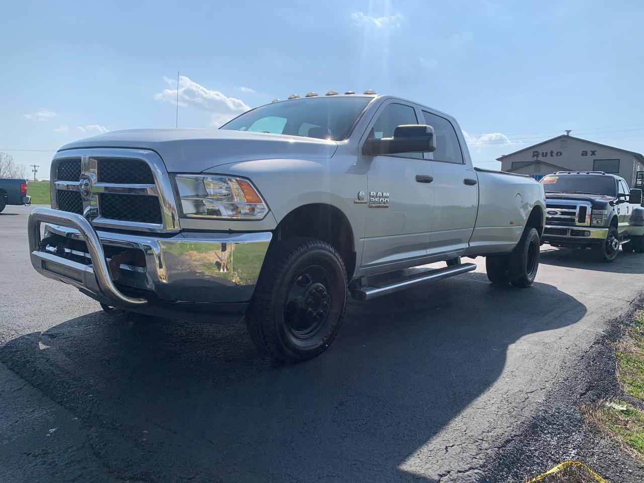 RAM 3500 Tradesman 4x4 Crew Cab 8' Box 2018